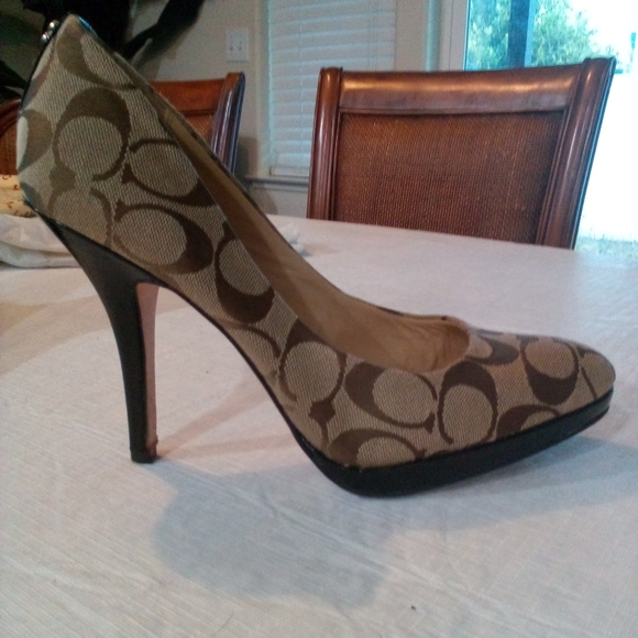 COACH Signature Heel Khaki  Sz 8.5 - Picture 2 of 5